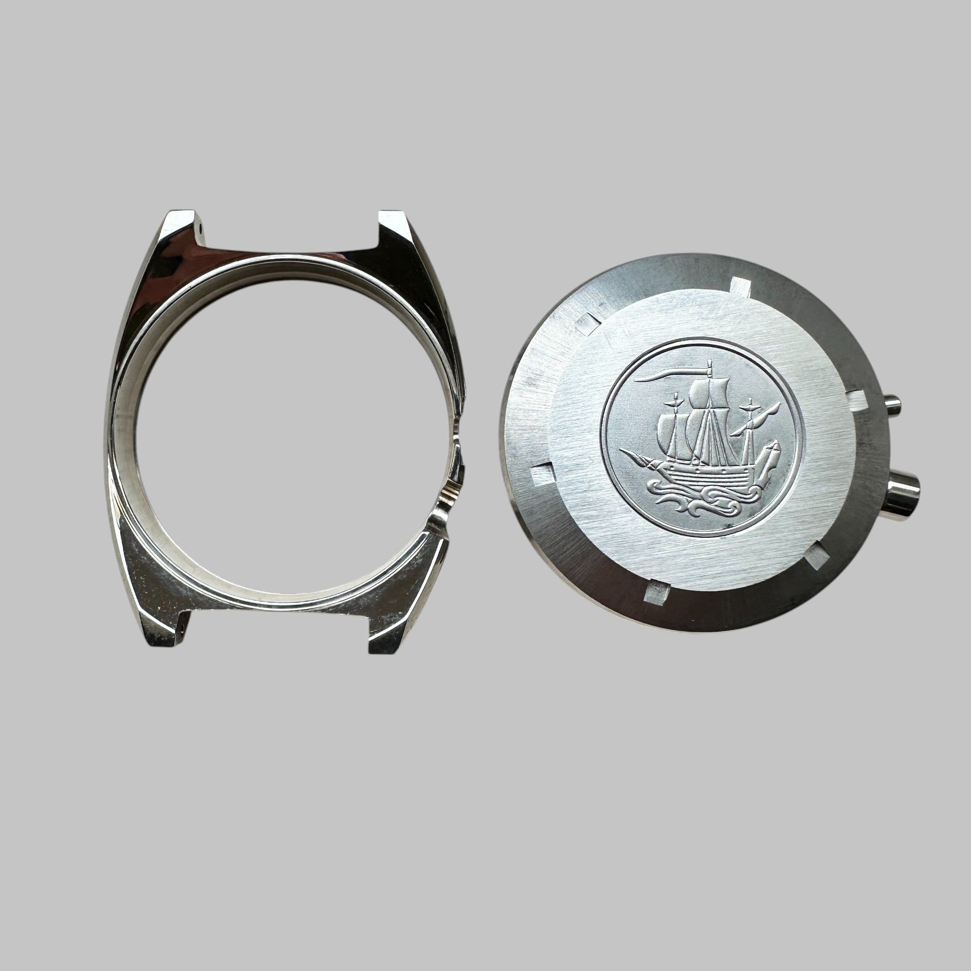 Back of Genuine original vintage case from AQUASTAR for caliber 1345 of the model REFERENCE 9851 of line REGATTA