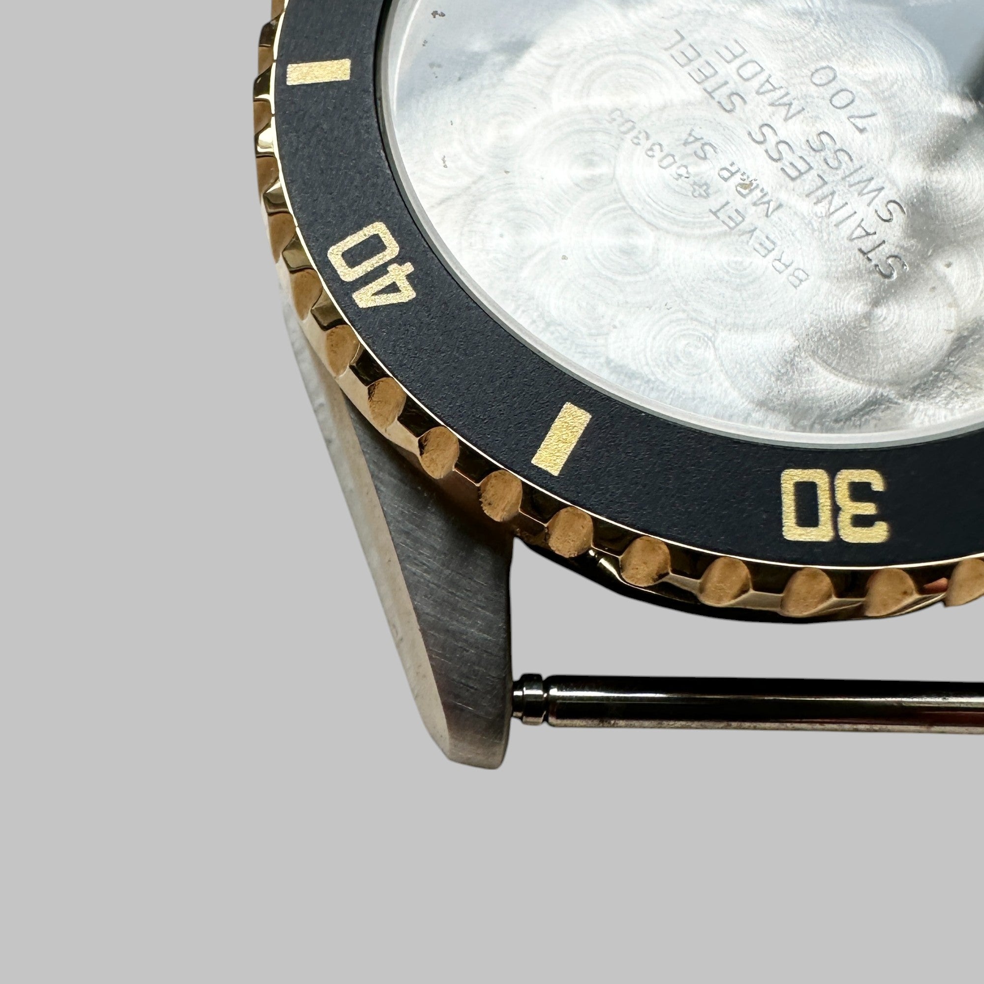 Back of Genuine original vintage case from AQUASTAR of the model REFERENCE 700