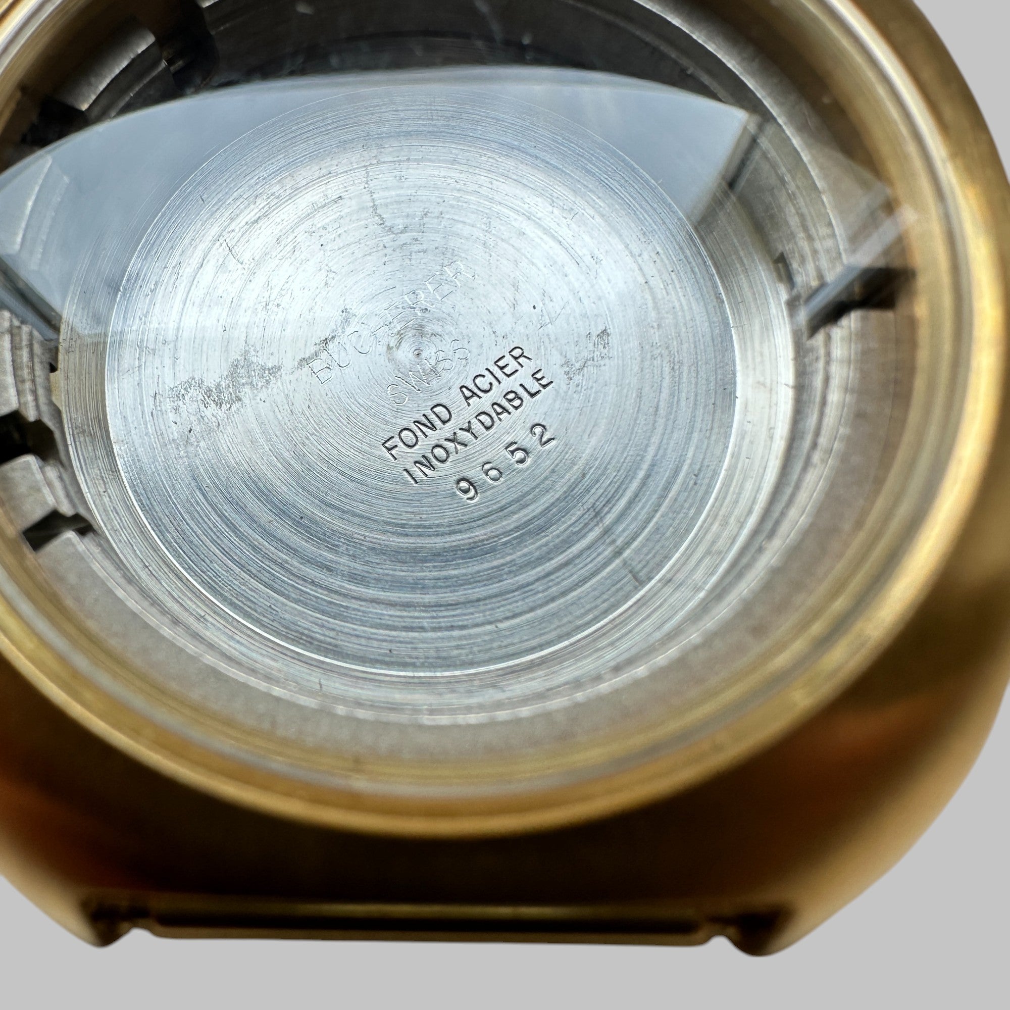 Back of Genuine original vintage case from BUCHERER for caliber 1873 / 861 of the model REFERENCE 9652