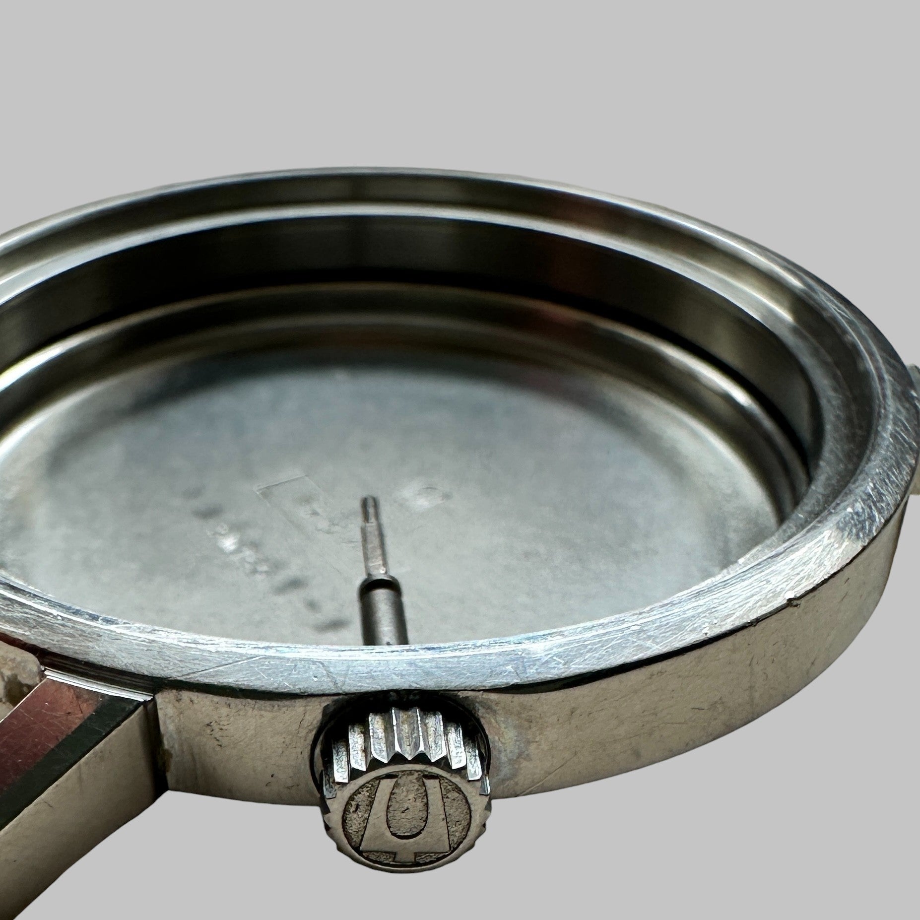 Back of Genuine original vintage case from BULOVA of the model 1-736381 of line ACCUTRON