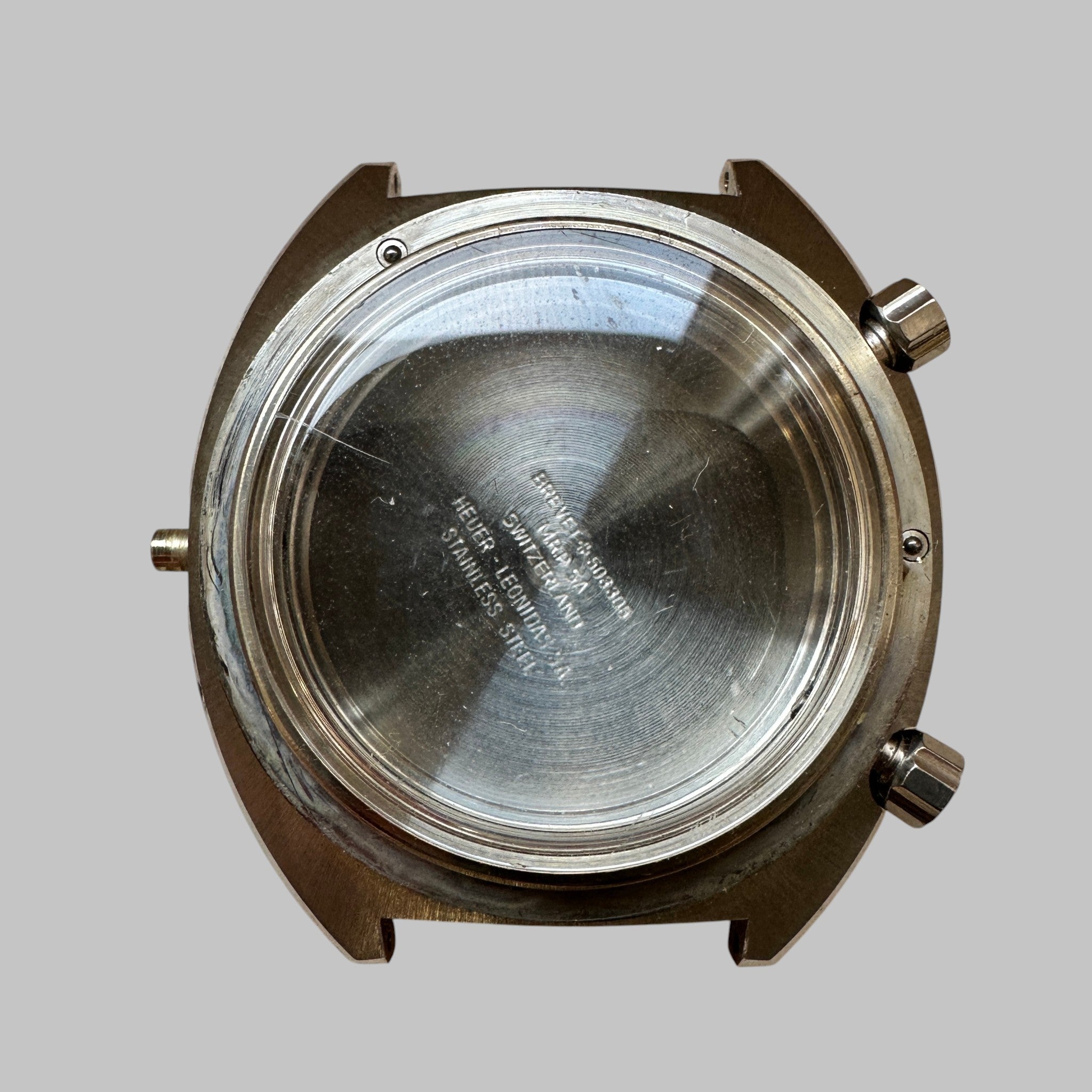 Genuine original vintage case tachy from Heuer for caliber 12 of the model 1163V of line AUTAVIA - side view
