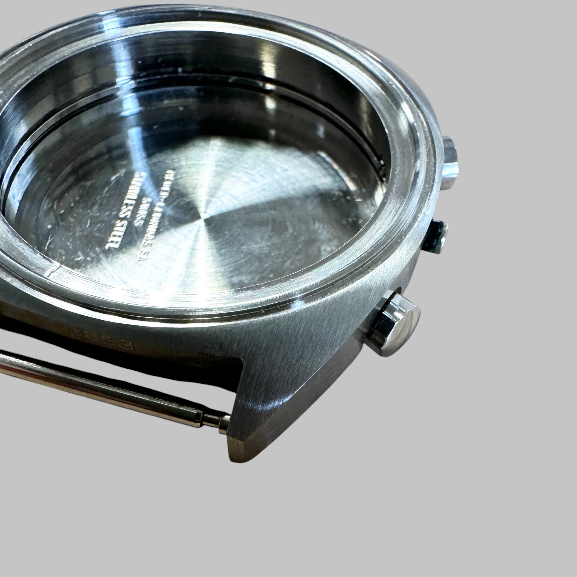 Back of Genuine original vintage case from HEUER for caliber 7736 of the model 73653 of line CARRERA