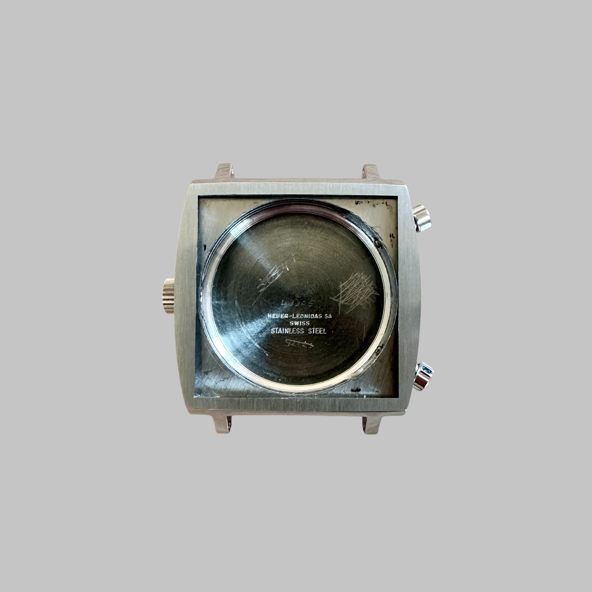 HEUER CAL. 42349 - BOÎTE MONACO 1133 PORTÉ MAIS BON ETAT, SANS PLEXI