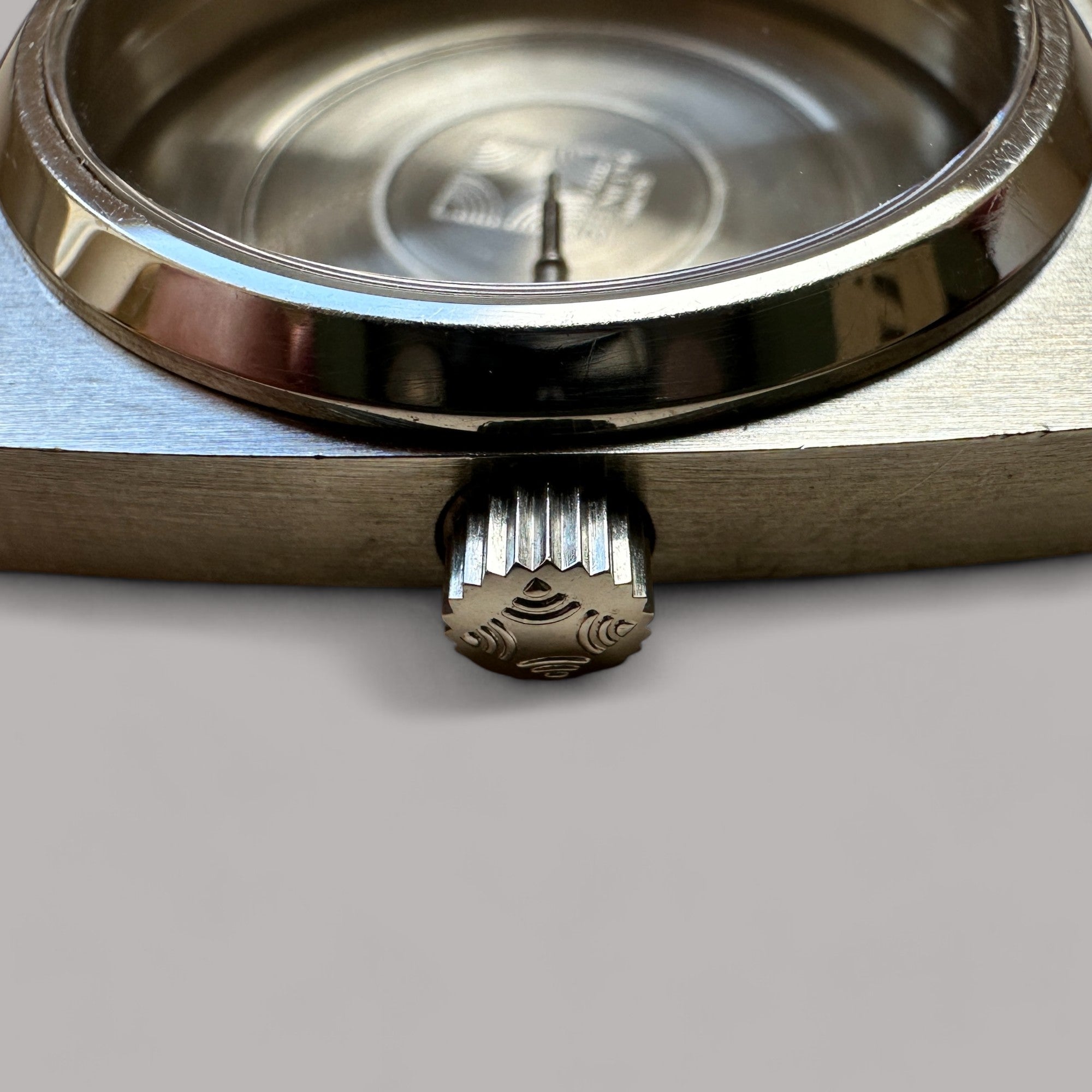 Back of Genuine original vintage case from ZENITH of the model 01.0010.490/495 of line PORT ROYAL FROM 70'S