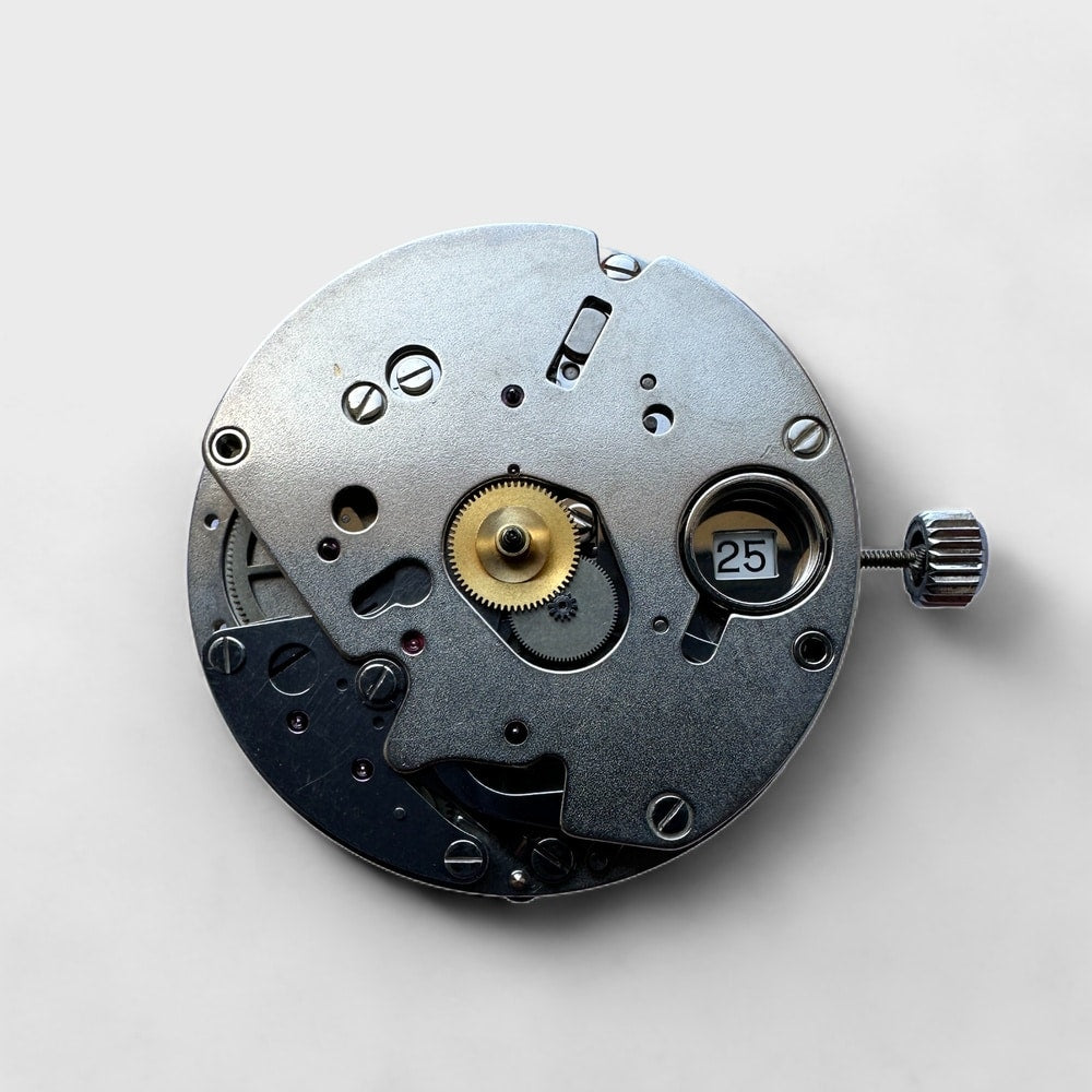 This is a picture of the ETA CAL. 555.232 - QUARTZ MOVEMENT COMPLETE watch component.