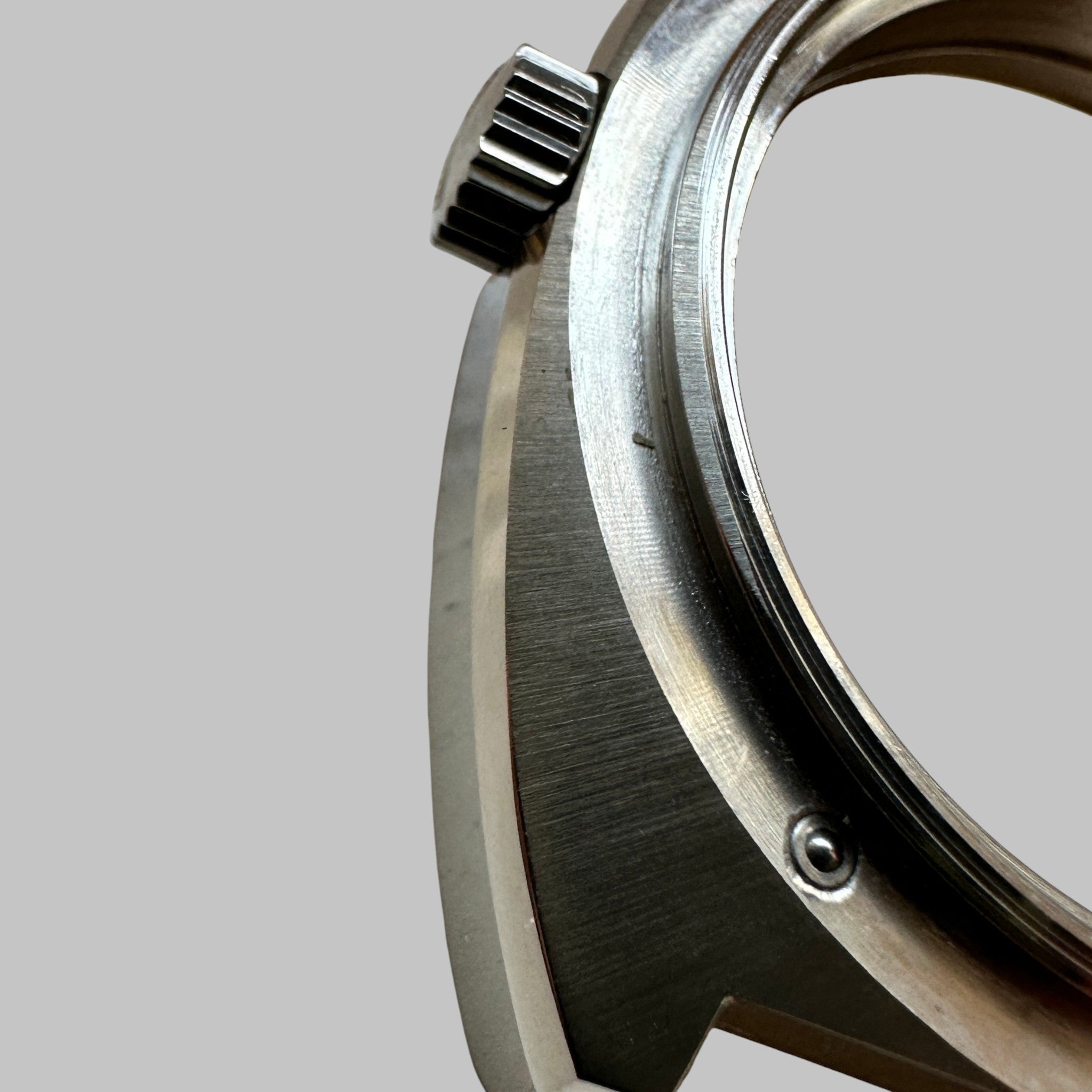 Genuine original vintage Mid-case tachy from Heuer for caliber 12 of the model 1163V of line AUTAVIA - side view