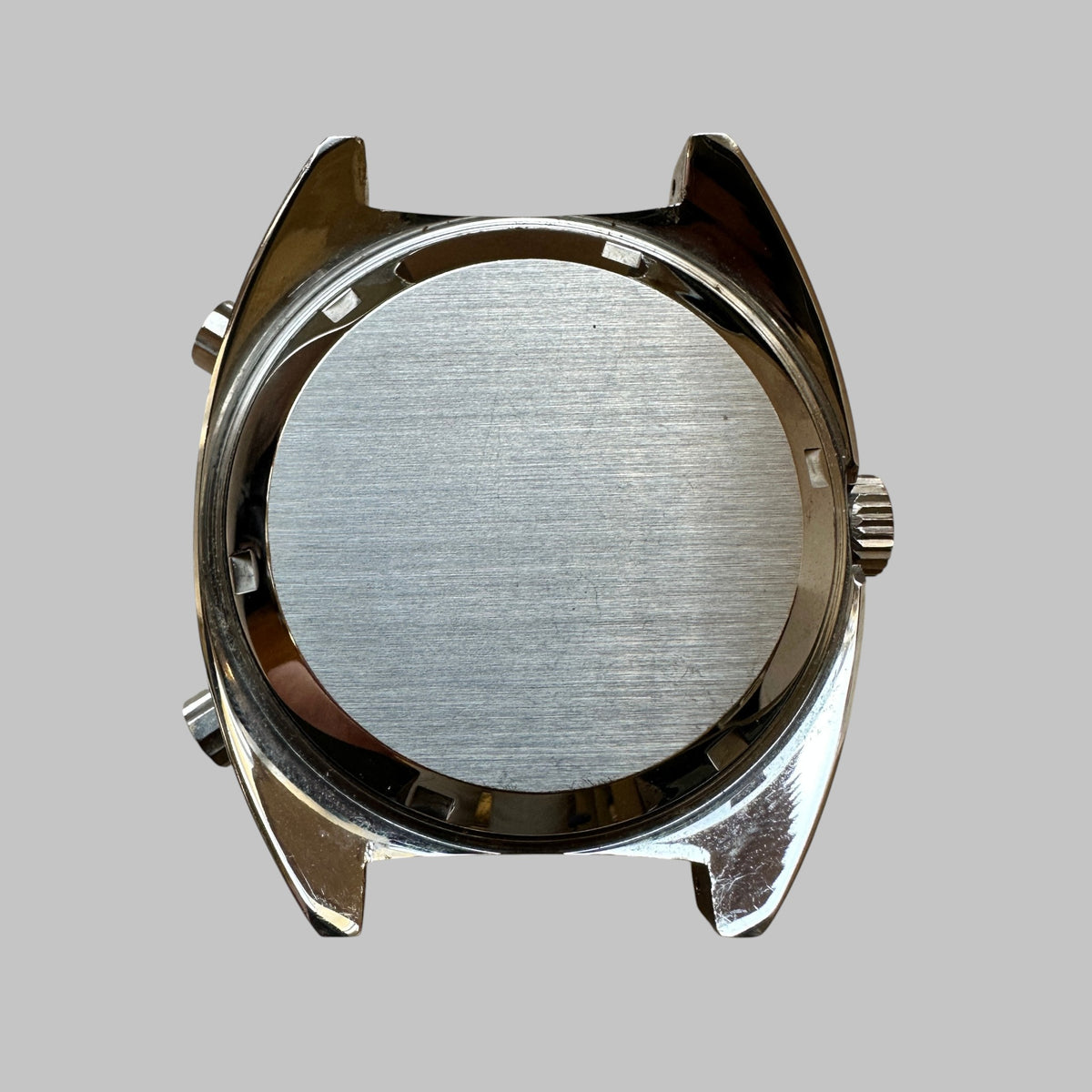 Genuine original vintage case tachy from Heuer for caliber 12 of the model 1163V of line AUTAVIA - side view