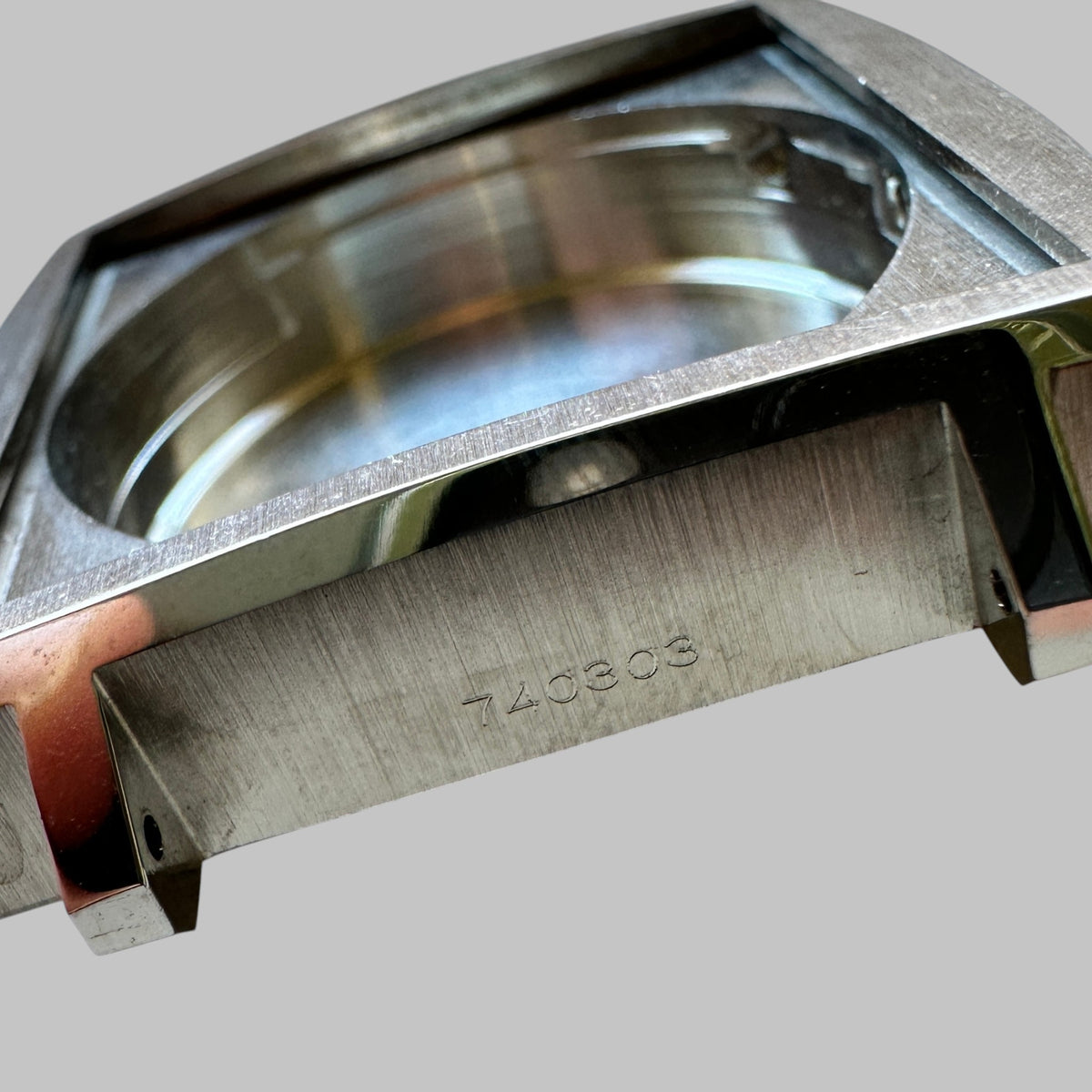 Genuine original vintage case from Heuer for caliber 7740 of the model 740303 of line MONACO - side view