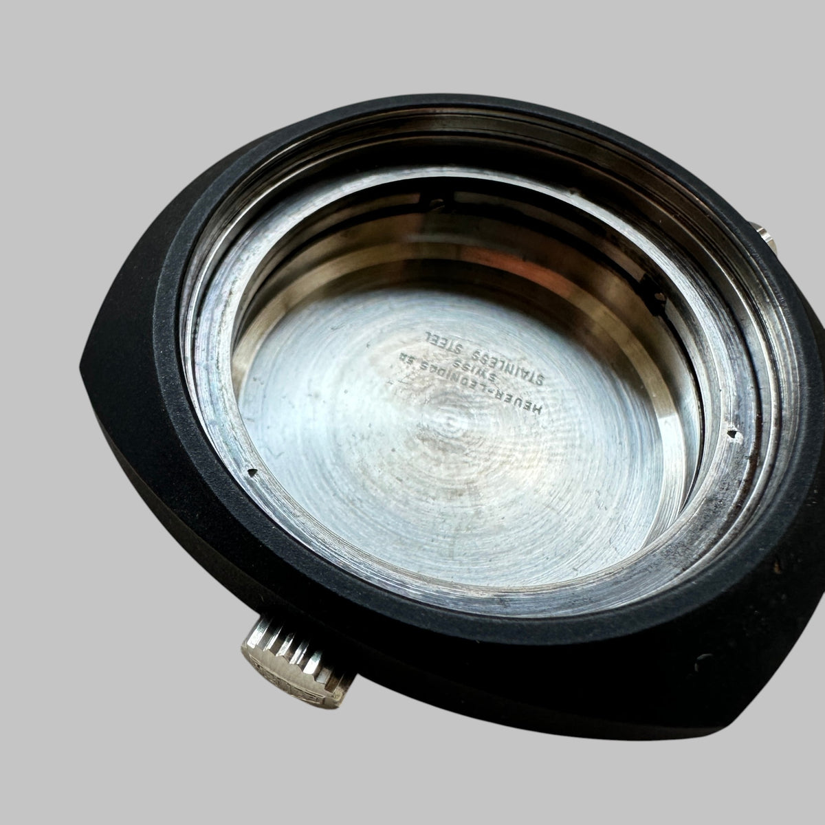Genuine original vintage case from Heuer for caliber 12 of the model 110.501 of line MONTREAL - side view
