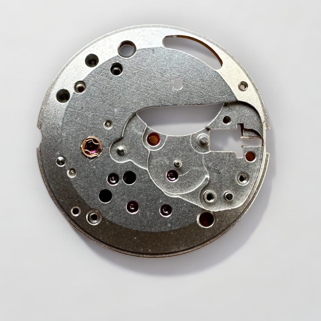 This is a picture of the ZENITH CAL. 30.5 - MAINPLATE 100 watch component.