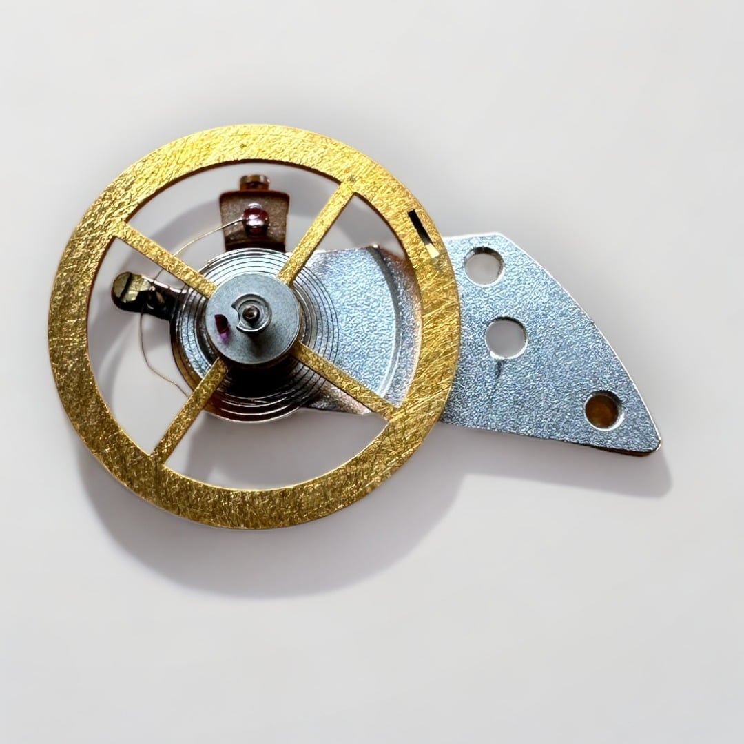 This is a picture of the ZENITH CAL. 30.5 - BALANCE BRIDGE WITH BALANCE AND HAIRSPIRNG 121, 721 watch component.